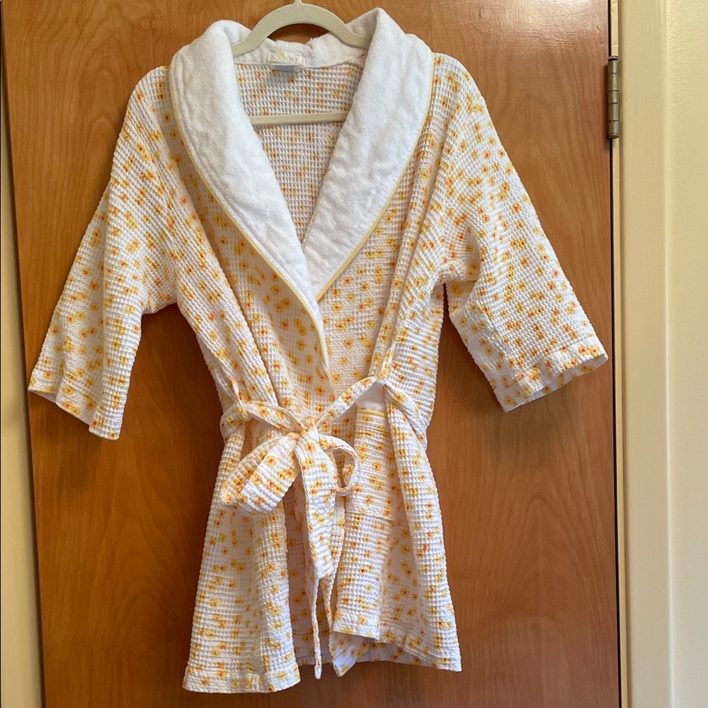 Cabernet White and Yellow Waffle Robe with Shawl Collar Size XL